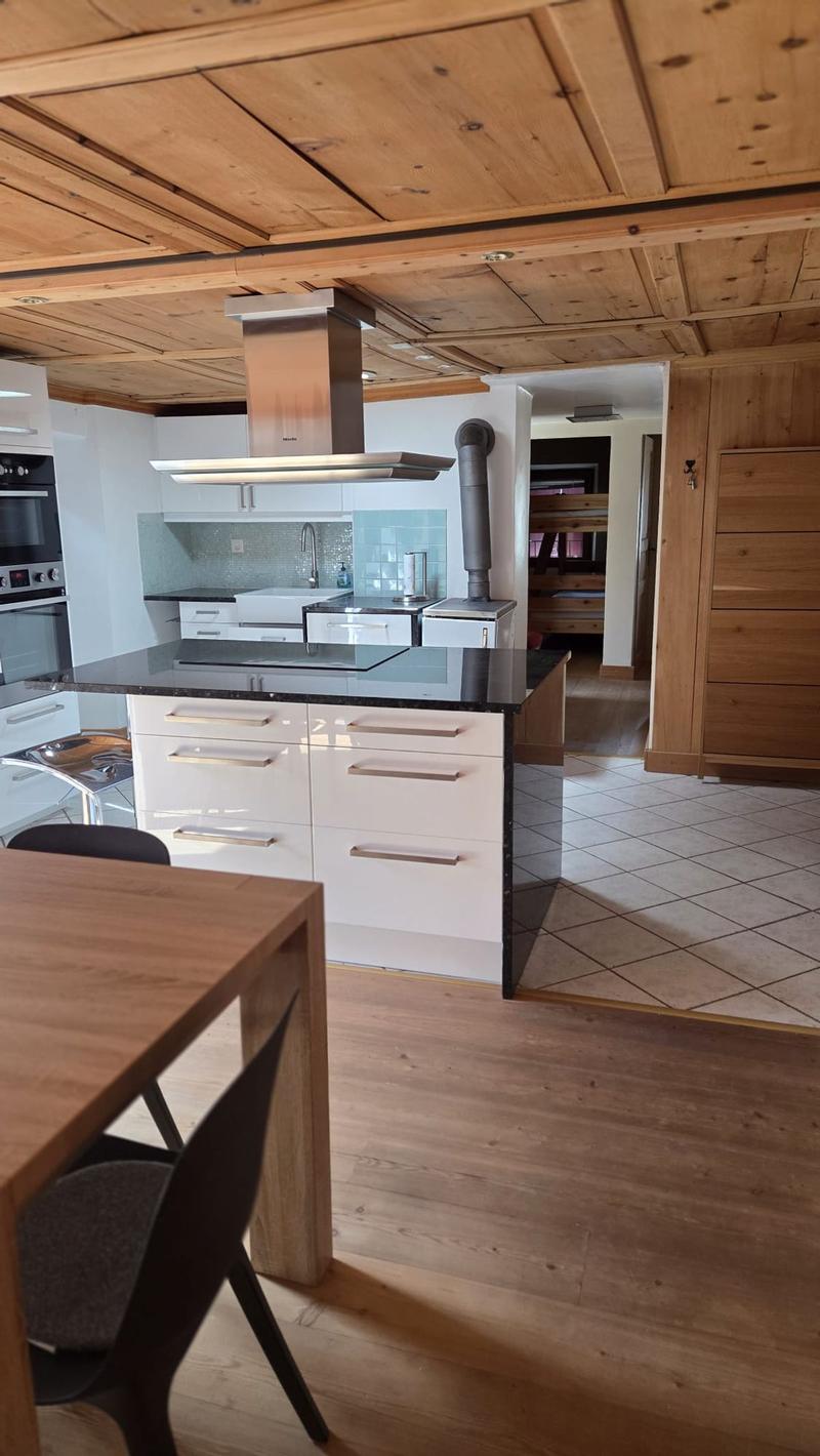 Spacieux duplex en attique rénové de 4,5 pièces à Saint-Luc (12)