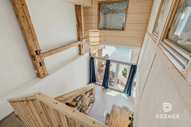 Bright duplex of 2 apartments - old charm, modern renovation and rental potential (4)