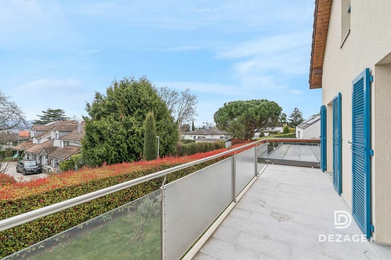 Villa with lake view, completely renovated and divided into several apartments (10)
