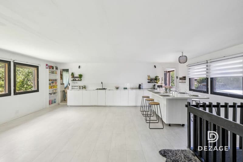 House to renovate with potential for expansion on a vast wooded plot! (10)