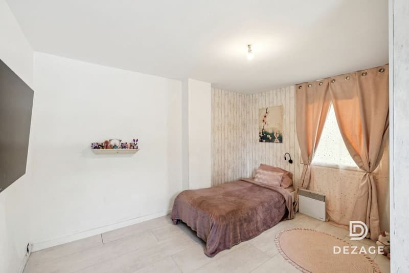 House to renovate with potential for expansion on a vast wooded plot! (12)