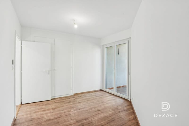 Spacious renovated family apartment with lake view and independent studio (10)