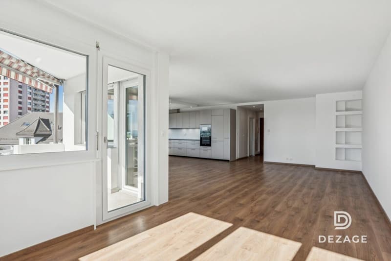 Spacious renovated family apartment with lake view and independent studio (6)