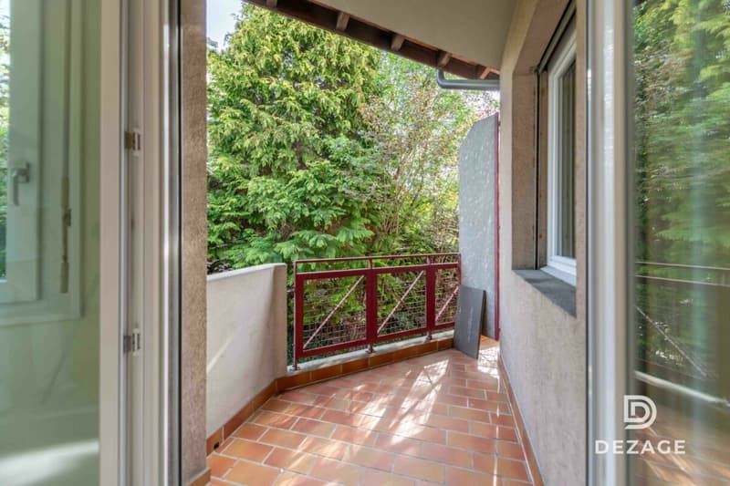 Spacious renovated family apartment with lake view and independent studio (13)