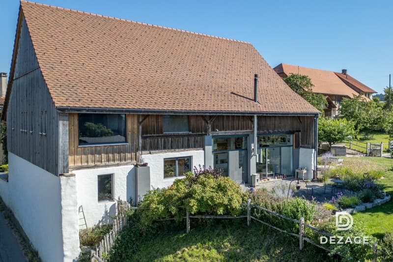 Ferme rénovée avec installations équestres et revenu énergétique à 5 min de Lucens (21)