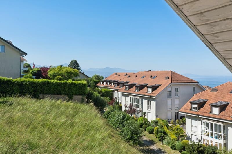 Vaste attique baigné de lumière dans un quartier familial avec vue sur le Lac (5)
