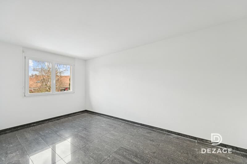 Huge apartment with 4 bedrooms, 2 minutes from schools and shops! (11)
