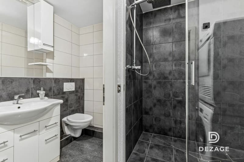 Large family apartment with covered balcony and view of Oron Castle! (10)