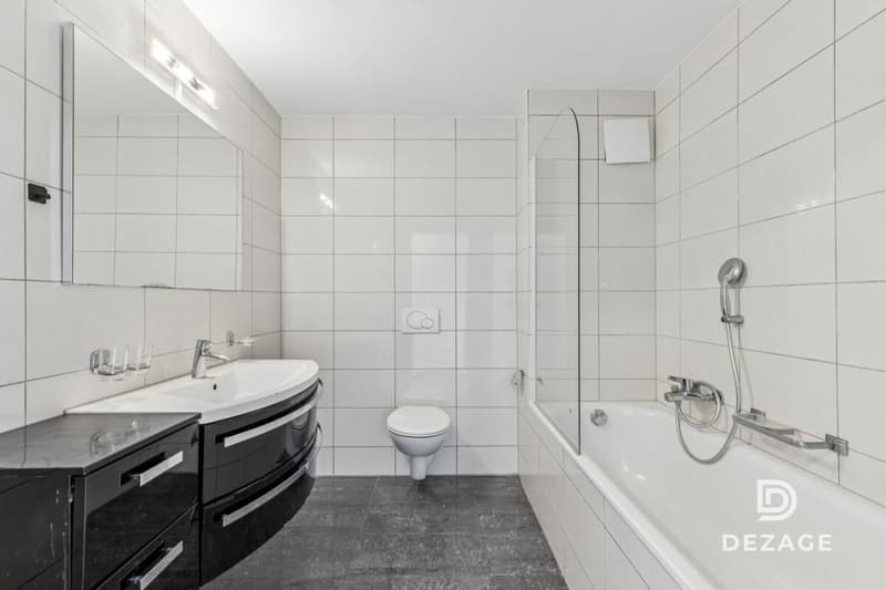 Large family apartment with covered balcony and view of Oron Castle! (8)