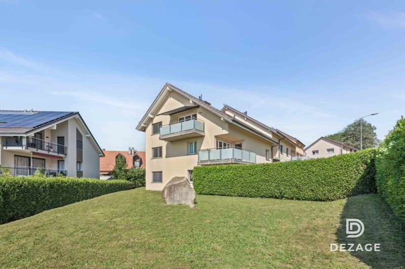 Large family apartment with covered balcony and view of Oron Castle! (11)