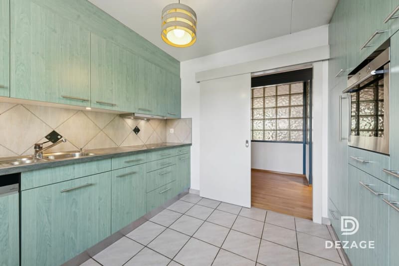 Spacieux appartement avec potentiel pour 5,5 pièces, au coeur du village ! (5)