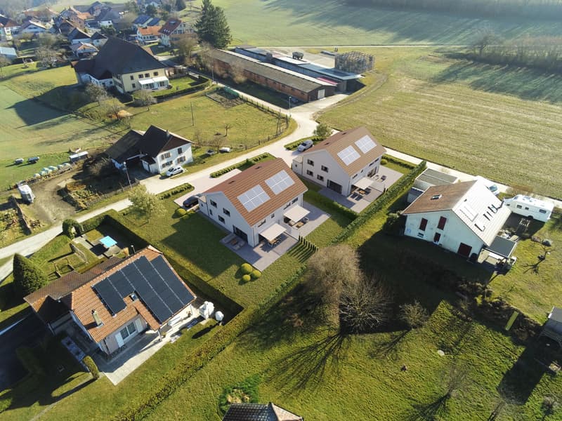 Villa neuve sur plan dans un espace verdoyant (2)