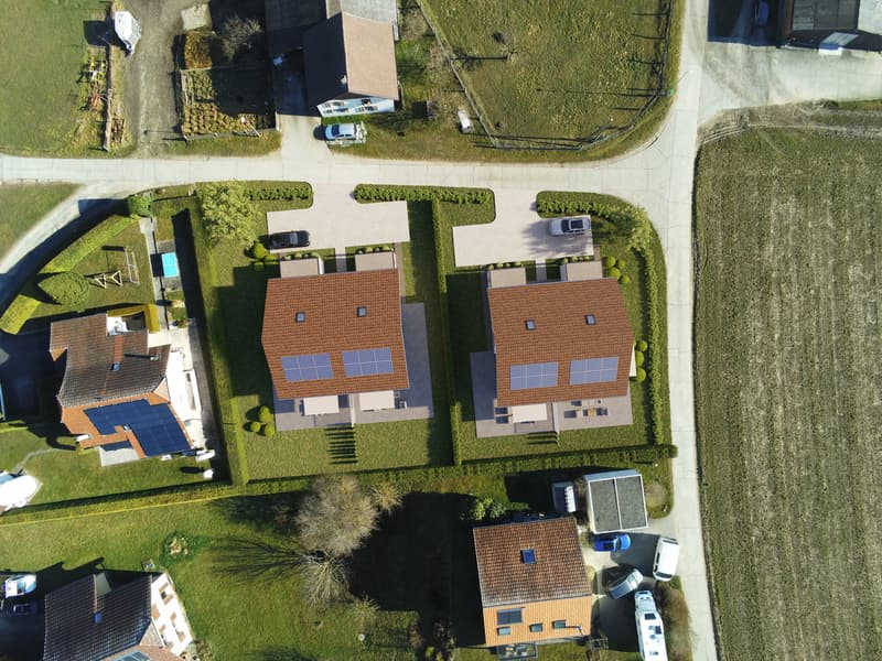 Villa neuve sur plan dans un espace verdoyant (12)