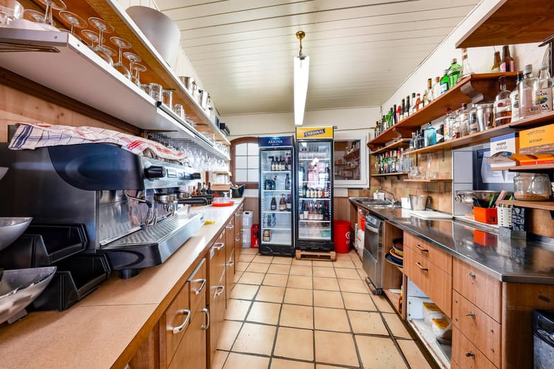 Restaurant in the heart of a privileged setting on the shores of Lake Neuchâtel (11)