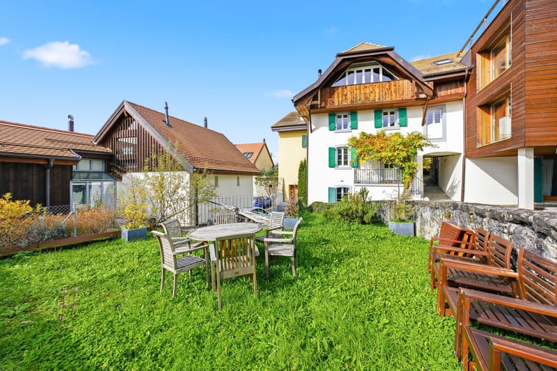 Charming winemaker's house with lake and mountain views (1)