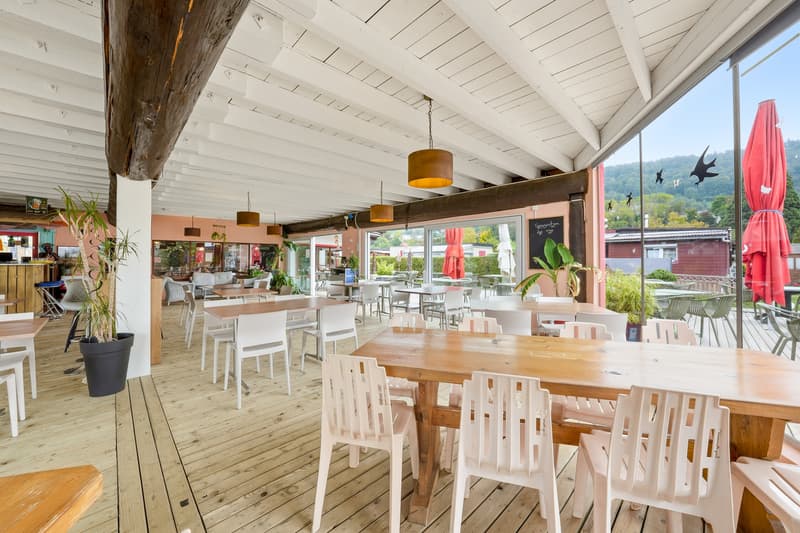 Restaurant au coeur d'un cadre privilégié au bord du lac de Neuchâtel (9)