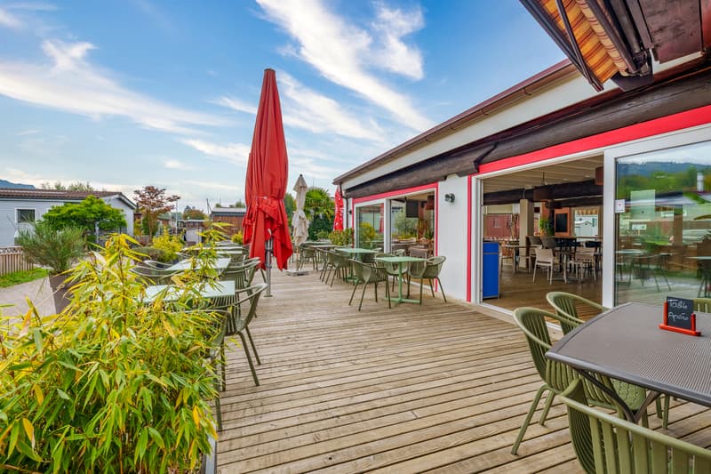 Restaurant au coeur d'un cadre privilégié au bord du lac de Neuchâtel (6)