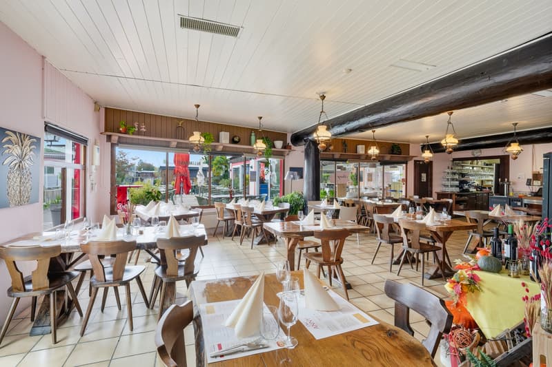 Restaurant au coeur d'un cadre privilégié au bord du lac de Neuchâtel (12)