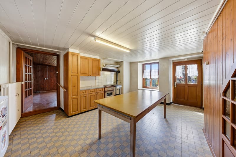 Character village house to renovate (6)
