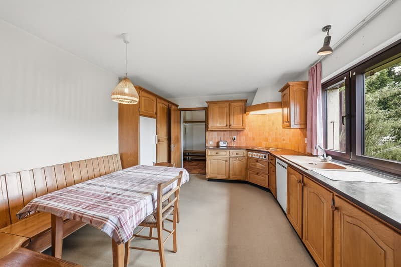 Casa unifamiliare su grande appezzamento con vista sul lago (6)