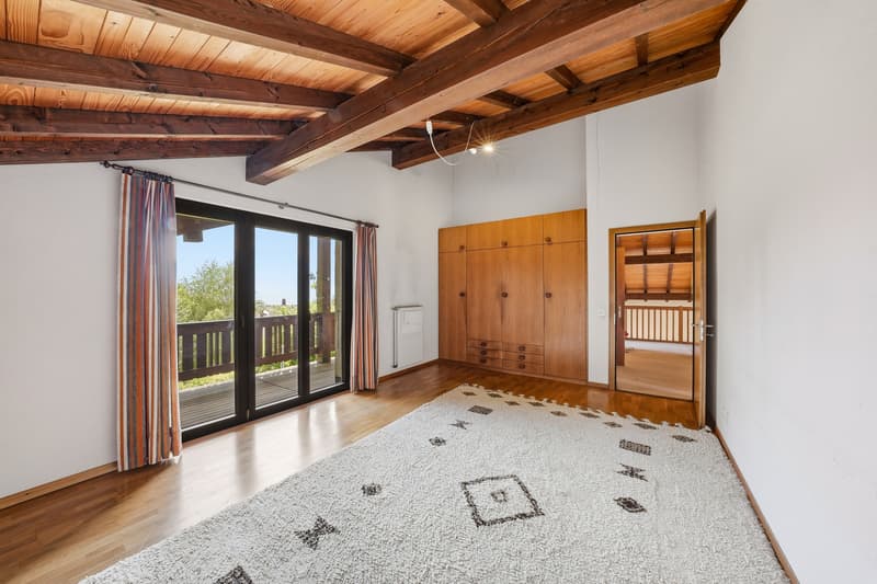 Casa unifamiliare su grande appezzamento con vista sul lago (12)