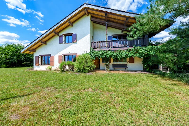 Casa unifamiliare su grande appezzamento con vista sul lago (1)