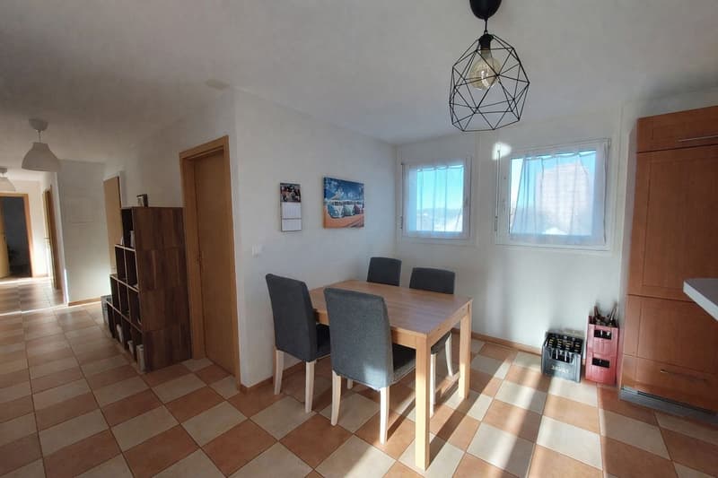 Appartement en attique bénéficiant d'une spacieuse terrasse et d'un garage double (2)
