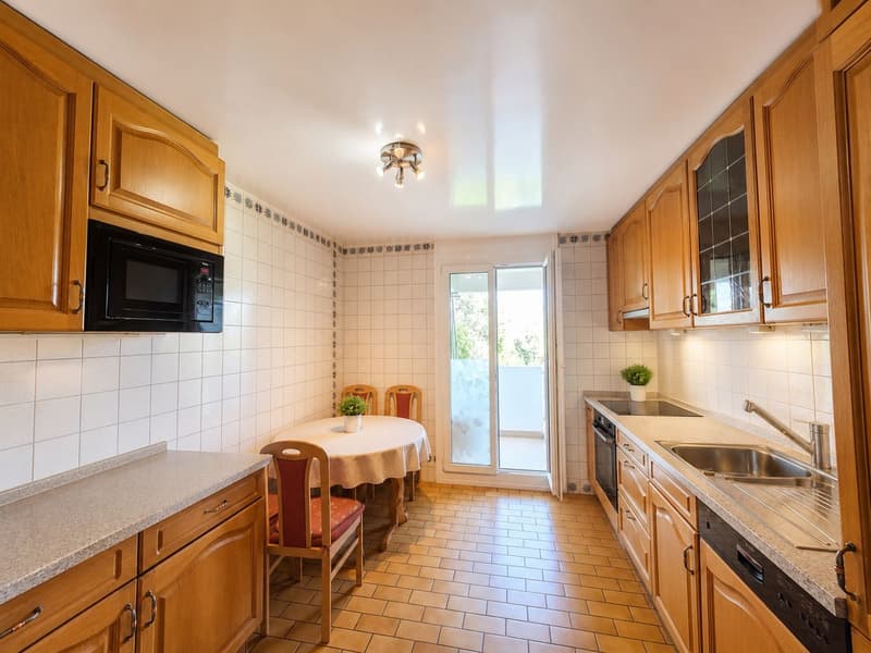 Appartement lumineux de 5,5 pièces avec ascenseur et garage (3)