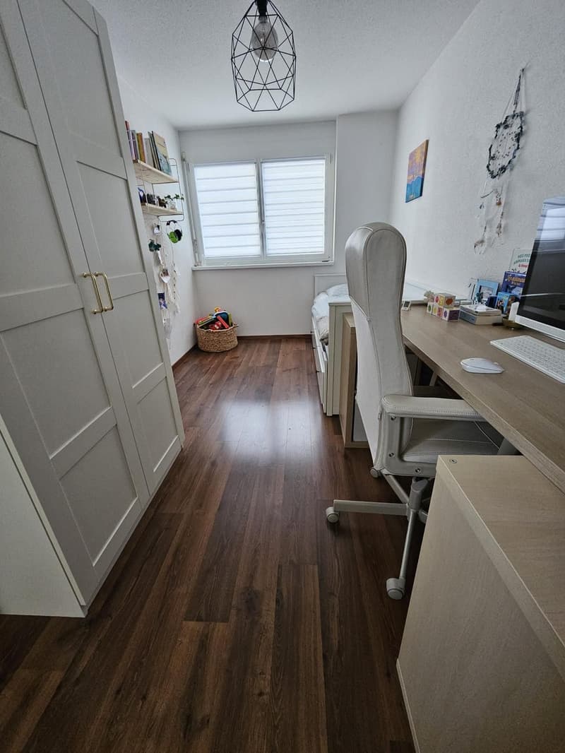 Bel appartement de 3,5 pièces, bénéficiant d'un jardin privatif et d'une place de parc intérieure (5)