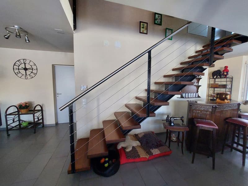 Villa contemporaine agrémentée d'un jardin privatif et d'une place de parc intérieure. (8)