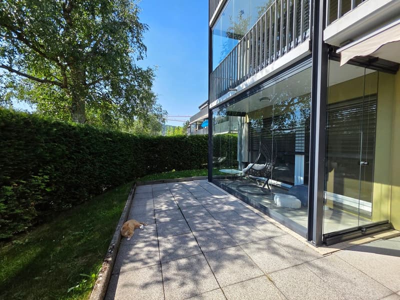 Bel appartement de 3,5 pièces, bénéficiant d'un jardin privatif et d'une place de parc intérieure (2)