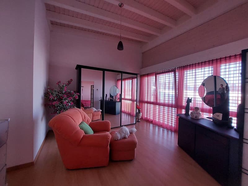Villa moderne bénéficiant d'un jardin privatif et d'une place de stationnement intérieure (10)
