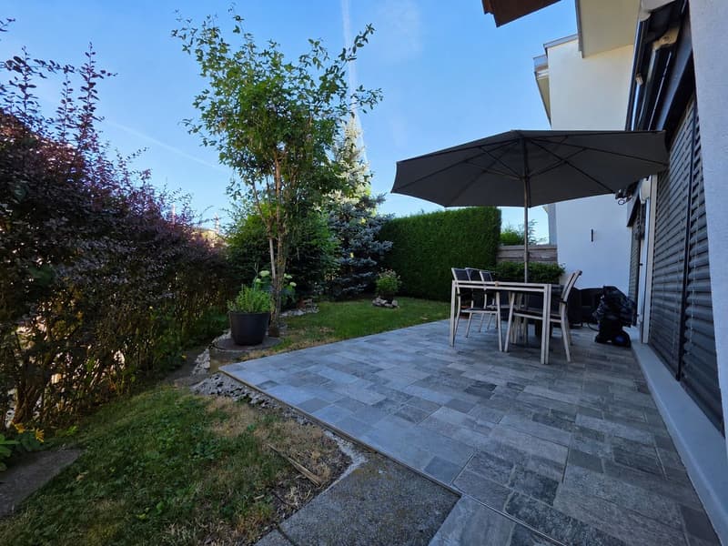 Villa moderne bénéficiant d'un jardin privatif et d'une place de stationnement intérieure (4)