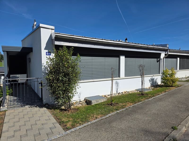 Villa moderne bénéficiant d'un jardin privatif et d'une place de stationnement intérieure (1)
