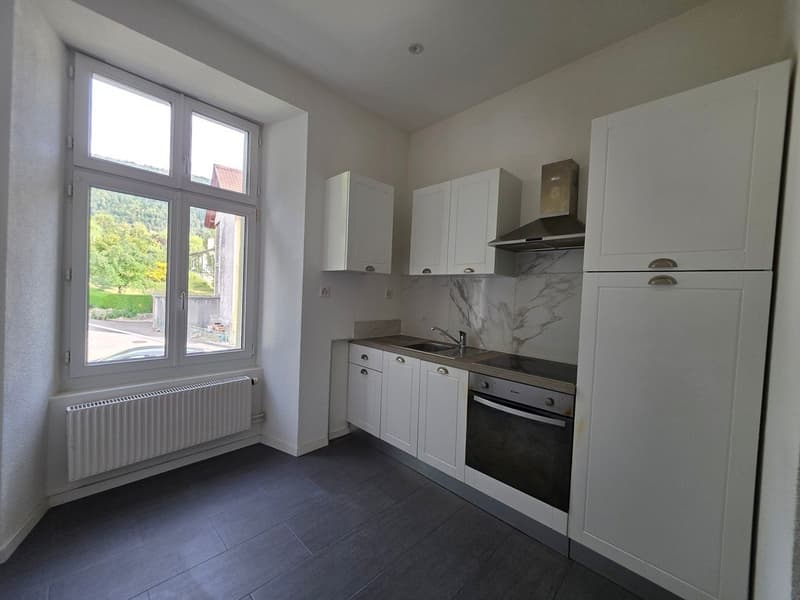 Maison de maître rénovée - 5 appartements à Corgémont (7)