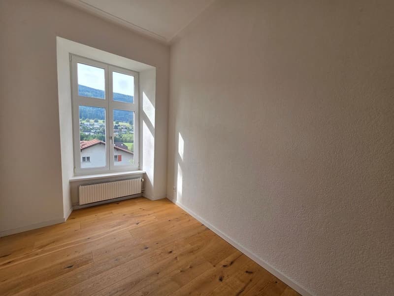 Maison de maître rénovée - 5 appartements à Corgémont (10)