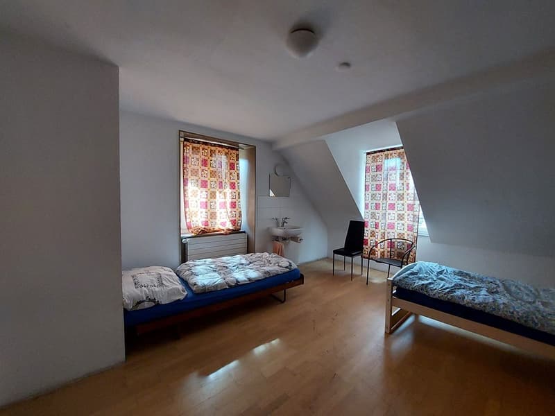 Immeuble de rendement avec un restaurant et 15 chambres (13)