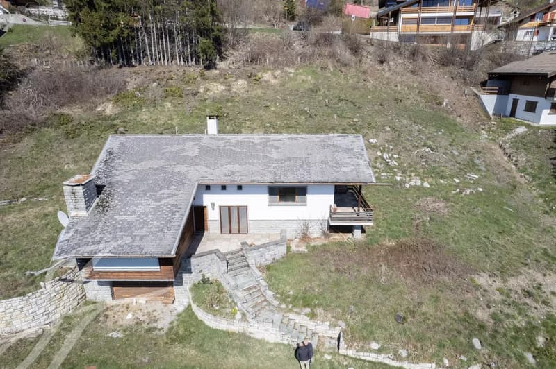Chalet à rénover avec vue panoramique sur les Alpes Valaisannes (vente en résidence secondaire) (2)