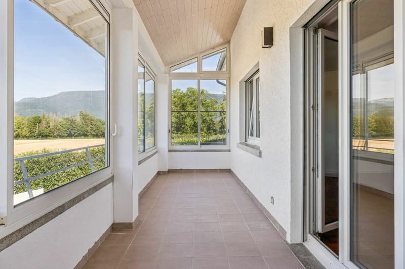 Jolie propriété avec belle terrasse (9)
