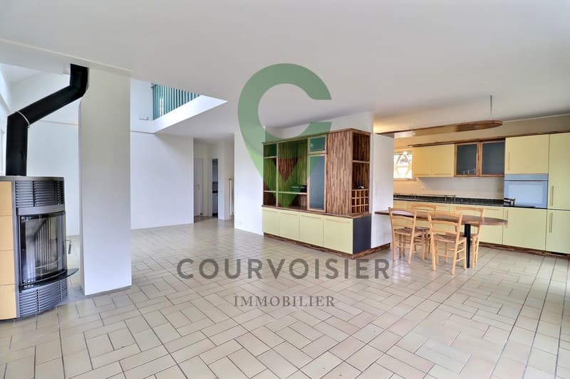 Individual villa to renovate with expansion potential (3)