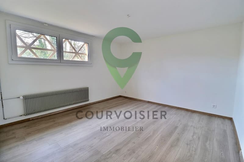 Individual villa to renovate with expansion potential (10)