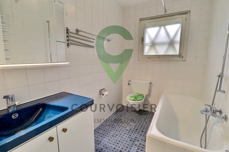 Individual villa to renovate with expansion potential (11)