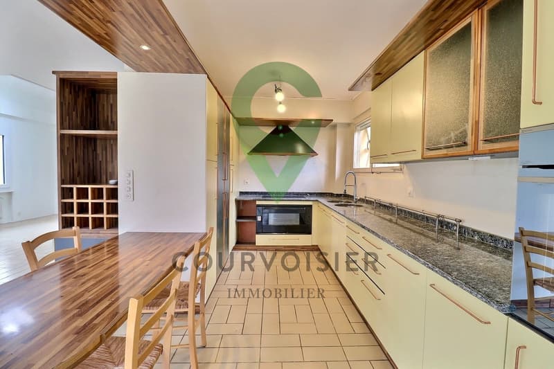 Individual villa to renovate with expansion potential (4)