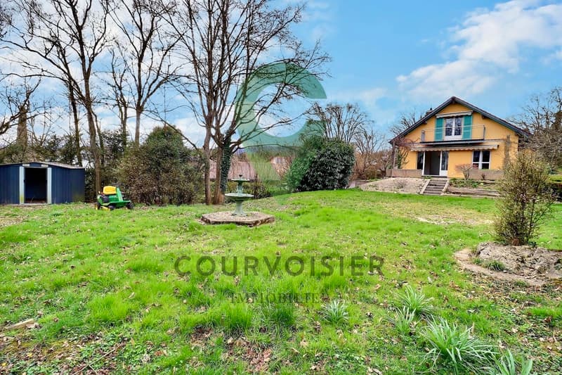 Individual villa to renovate with expansion potential (12)