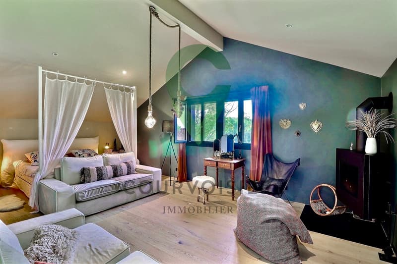 Family residence in an exclusive environment (10)