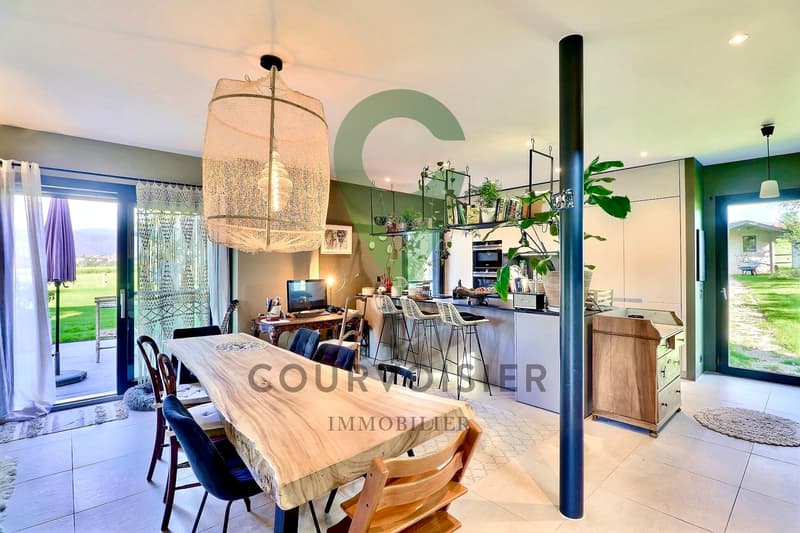 Family residence in an exclusive environment (6)