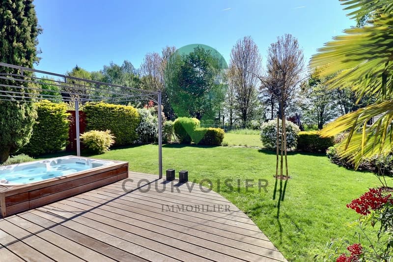 Magnificent 7-room triplex with lake view, garden and jacuzzi (8)