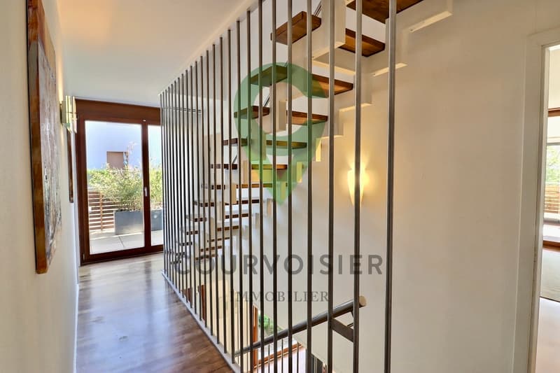 Magnificent 7-room triplex with lake view, garden and jacuzzi (11)