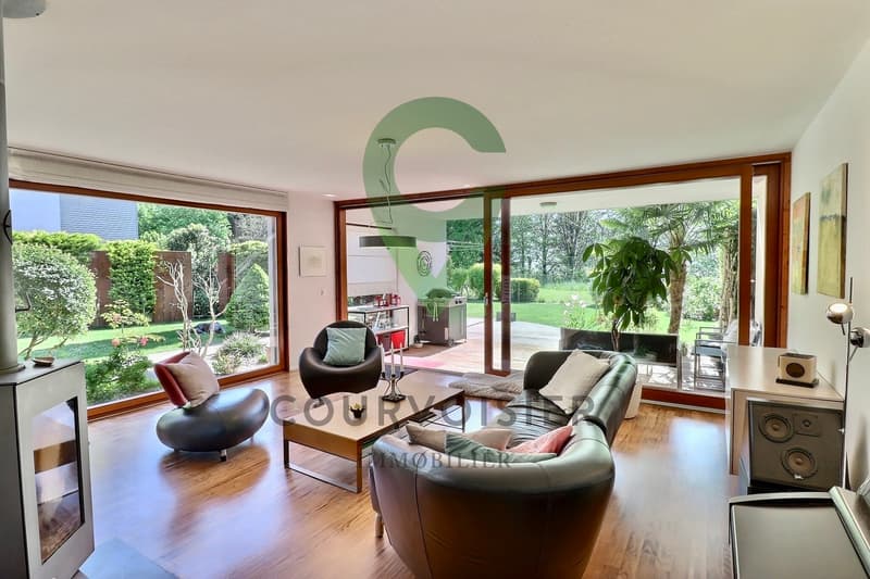 Magnificent 7-room triplex with lake view, garden and jacuzzi (1)