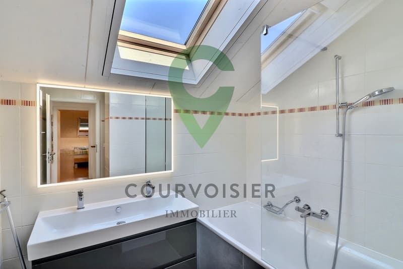 Magnificent 7-room triplex with lake view, garden and jacuzzi (13)